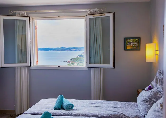 Ferienhaus Bastidon Les Citronniers Für 4 Personen Mit Meerblick