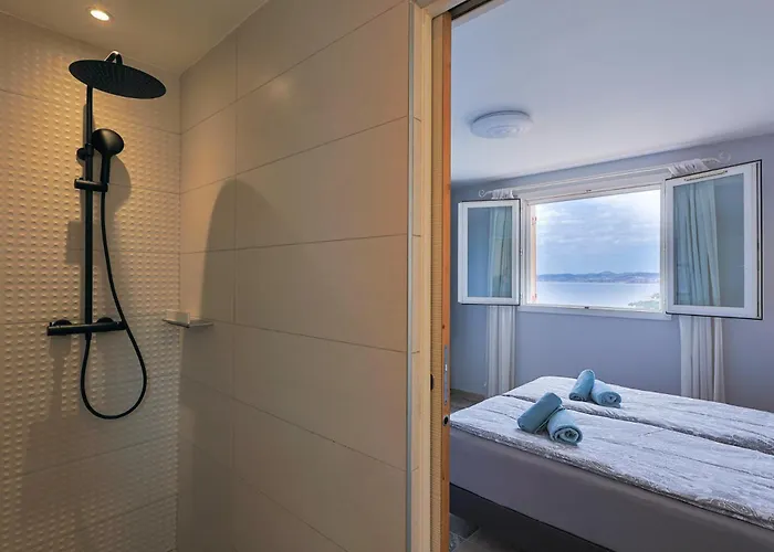 Ferienhaus Bastidon Les Citronniers Für 4 Personen Mit Meerblick *